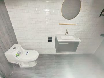 บ้านชั้นเดียว เขตหนองจอก เลียบวารี หมู่บ้านอมรพันธ์ รีโนเวทใหม่  เดินเข้าออกสะดวก  โทรนัดหมายชมบ้าน 081-440-----