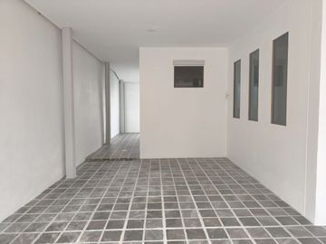 บ้านชั้นเดียว เขตหนองจอก เลียบวารี หมู่บ้านอมรพันธ์ รีโนเวทใหม่  เดินเข้าออกสะดวก  โทรนัดหมายชมบ้าน 081-440-----