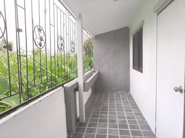 บ้านชั้นเดียว เขตหนองจอก เลียบวารี หมู่บ้านอมรพันธ์ รีโนเวทใหม่  เดินเข้าออกสะดวก  โทรนัดหมายชมบ้าน 081-440-----