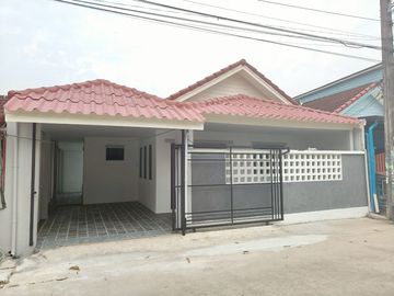 บ้านชั้นเดียว เขตหนองจอก เลียบวารี หมู่บ้านอมรพันธ์ รีโนเวทใหม่  เดินเข้าออกสะดวก  โทรนัดหมายชมบ้าน 081-440-----