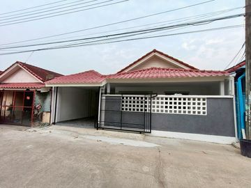 บ้านชั้นเดียว เขตหนองจอก เลียบวารี หมู่บ้านอมรพันธ์ รีโนเวทใหม่  เดินเข้าออกสะดวก  โทรนัดหมายชมบ้าน 081-440-----