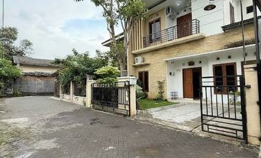 RUMAH CANTIK 2 LANTAI FULL FURNISHED DALAM KOTA – UMBULHARJO, YOGYAKARTA