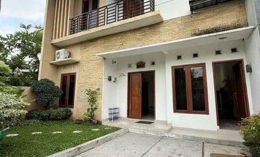 RUMAH CANTIK 2 LANTAI FULL FURNISHED DALAM KOTA – UMBULHARJO, YOGYAKARTA