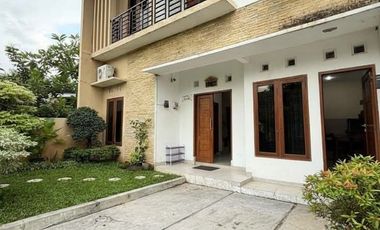 RUMAH CANTIK 2 LANTAI FULL FURNISHED DALAM KOTA – UMBULHARJO, YOGYAKARTA