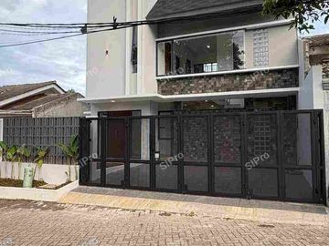 Rumah Siap Huni Di Kencana Loka BSD Tangerang Selatan