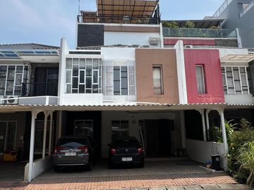 Dijual Rumah di Golf Lake Cluster Pinehills Uk.8x20m2 FullFurnish