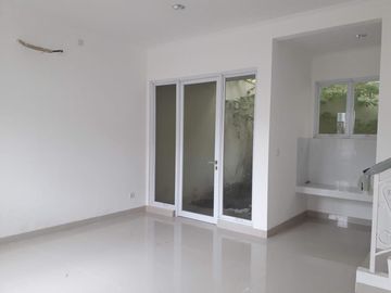 Rumah 2lt 8x15 120m type 3KT Cluster Thames JGC Jakarta Garden City