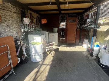 Casa con muy buena ubicación, en comuna La Granja