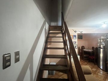 Casa con muy buena ubicación, en comuna La Granja