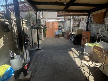 Casa con muy buena ubicación, en comuna La Granja