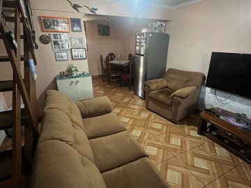 Casa con muy buena ubicación, en comuna La Granja