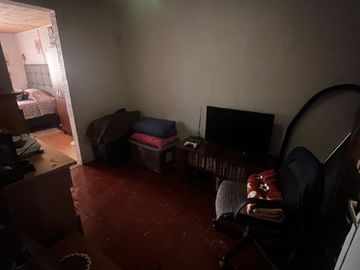 Casa con muy buena ubicación, en comuna La Granja