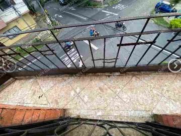 Vendo casa esquinera 3er piso en san martín Prado centro