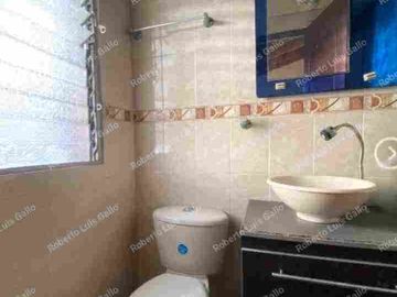 Vendo casa esquinera 3er piso en san martín Prado centro