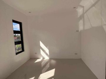 Duplex House For Sale in Tagaytay City-MC