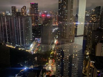 Stunning view of 2 bedrooms for rent & for sale at One Central Condominium Makati