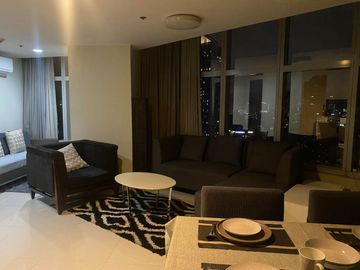 Stunning view of 2 bedrooms for rent & for sale at One Central Condominium Makati