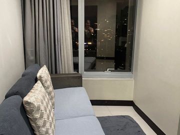 Stunning view of 2 bedrooms for rent & for sale at One Central Condominium Makati