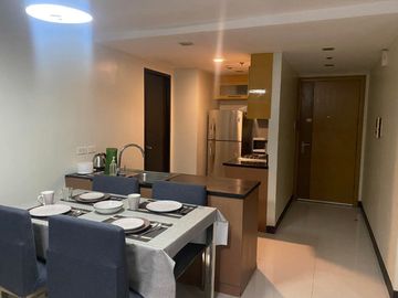 Stunning view of 2 bedrooms for rent & for sale at One Central Condominium Makati