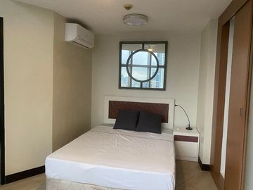 Stunning view of 2 bedrooms for rent & for sale at One Central Condominium Makati