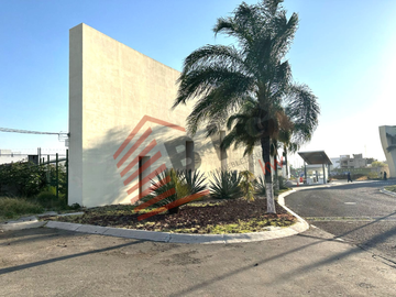 Oportunidad única en Santa Elena: casa amplia y elegante cerca del Centro de Querétaro