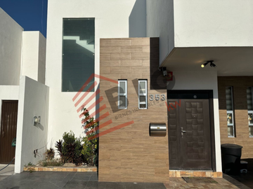 Oportunidad única en Santa Elena: casa amplia y elegante cerca del Centro de Querétaro