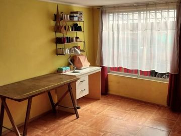 Se vende amplia casa, apta credito hipotecario 7 dormitorios, 10 estacionamientos