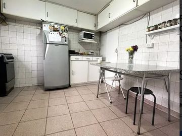 Se vende amplia casa, apta credito hipotecario 7 dormitorios, 10 estacionamientos