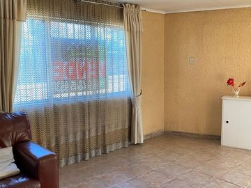 Se vende amplia casa, apta credito hipotecario 7 dormitorios, 10 estacionamientos