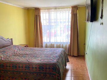 Se vende amplia casa, apta credito hipotecario 7 dormitorios, 10 estacionamientos