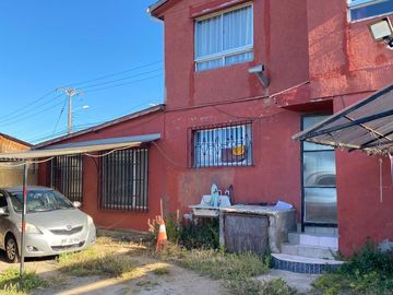 Se vende amplia casa, apta credito hipotecario 7 dormitorios, 10 estacionamientos