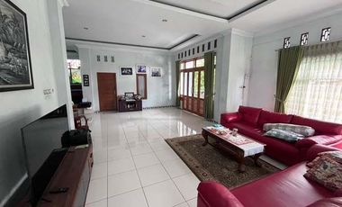 Dijual Rumah Luas dengan Kolam Renang Umum Cocok untuk Villa Hunian & Investasi Liburan