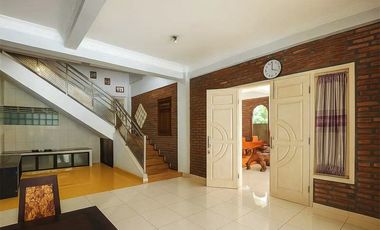 Dijual Rumah Luas dengan Kolam Renang Umum Cocok untuk Villa Hunian & Investasi Liburan