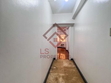 SC62 FOR SALE BIG Cut 4 Bedroom in Washington Tower near OKADA MANILA