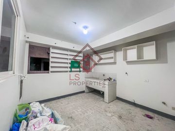 SC62 FOR SALE BIG Cut 4 Bedroom in Washington Tower near OKADA MANILA