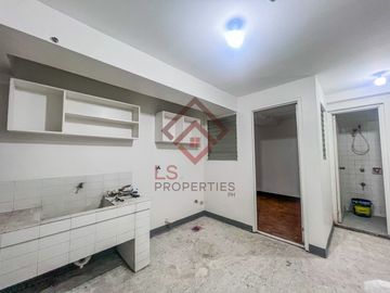 SC62 FOR SALE BIG Cut 4 Bedroom in Washington Tower near OKADA MANILA