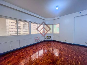 SC62 FOR SALE BIG Cut 4 Bedroom in Washington Tower near OKADA MANILA