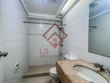 SC62 FOR SALE BIG Cut 4 Bedroom in Washington Tower near OKADA MANILA