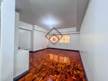 SC62 FOR SALE BIG Cut 4 Bedroom in Washington Tower near OKADA MANILA