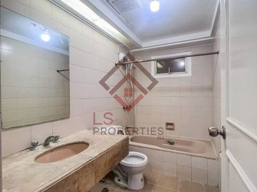 SC62 FOR SALE BIG Cut 4 Bedroom in Washington Tower near OKADA MANILA