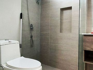 Luxury 1 bedroom condo, at floor 4 of 8, in Mantra Beach Condo