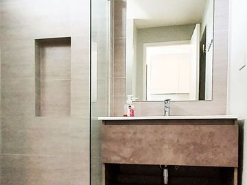 Luxury 1 bedroom condo, at floor 4 of 8, in Mantra Beach Condo
