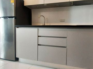 Luxury 1 bedroom condo, at floor 4 of 8, in Mantra Beach Condo