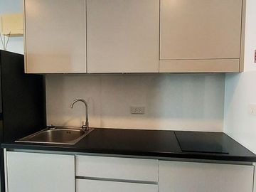 Luxury 1 bedroom condo, at floor 4 of 8, in Mantra Beach Condo