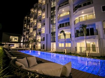 Luxury 1 bedroom condo, at floor 4 of 8, in Mantra Beach Condo