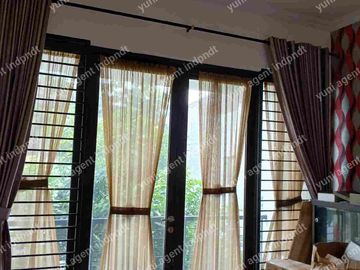 rumah minimalis rapi view taman di Legenda wisata