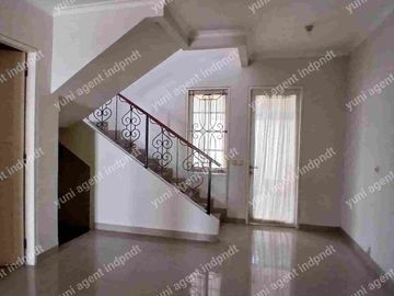 rumah sewa dekat sport club &sekolah di Legenda wisata