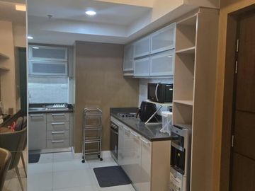 Clean Title RFO Furnished 2BR with Parking FOR SALE at One Uptown Residence BGC Taguig