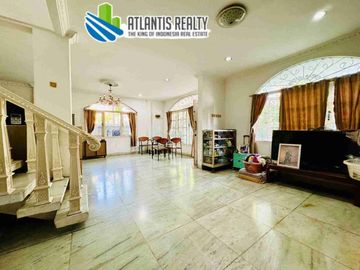 Di Jual atau Di sewakan Rumah Hook Dua Lantai di Taman Ratu Bebas Banjir