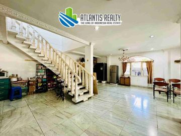 Di Jual atau Di sewakan Rumah Hook Dua Lantai di Taman Ratu Bebas Banjir